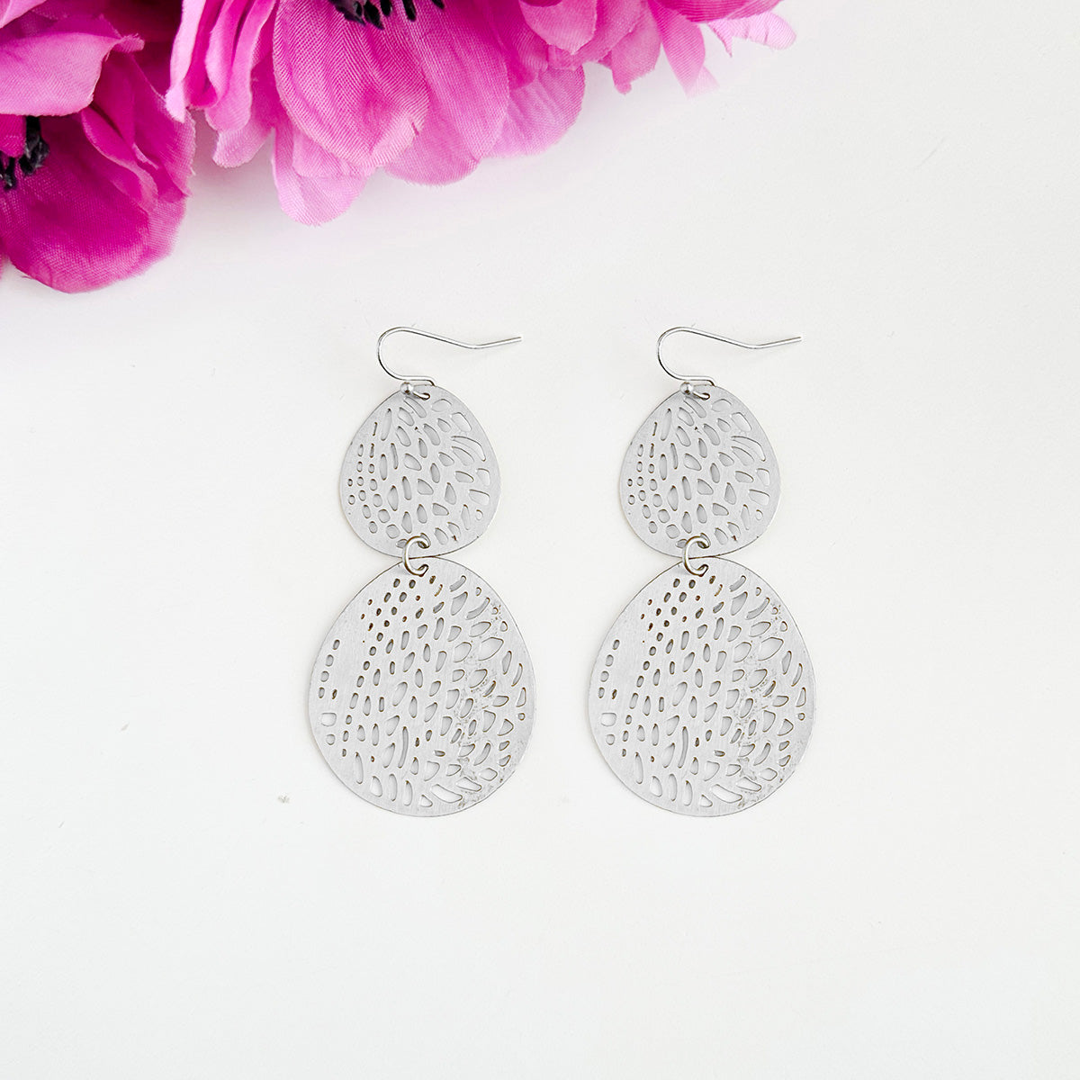Load image into Gallery viewer, Stenciled Leaf Earrings
