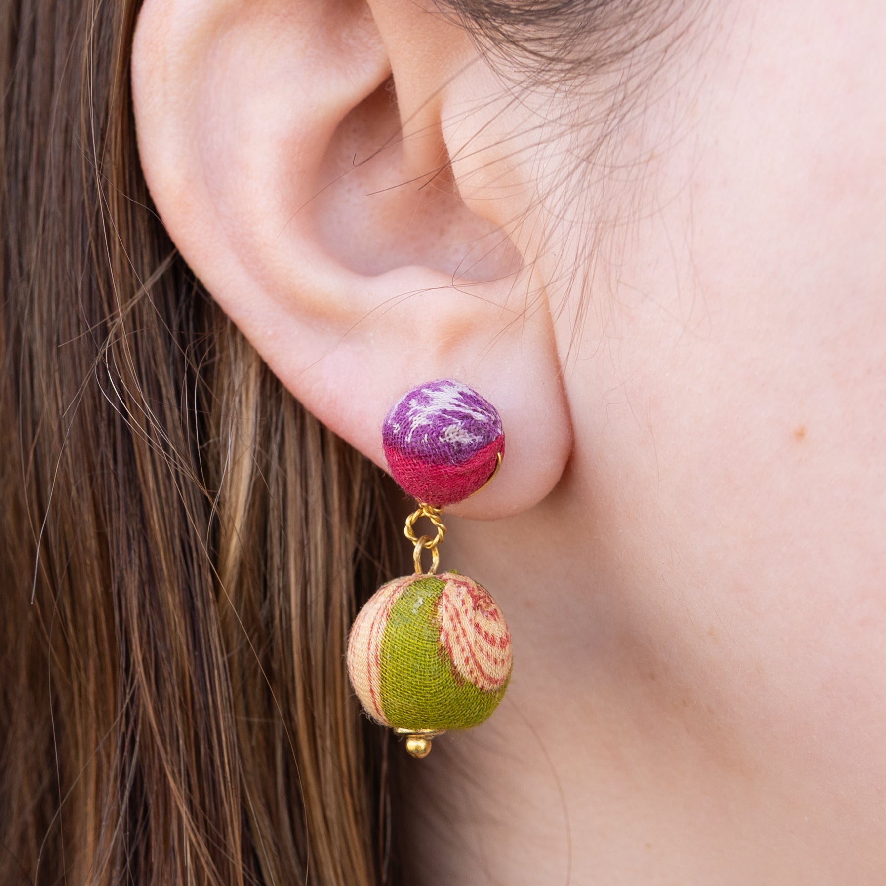 UNIQUE T&T Stainless Steel 'Earth & Heaven' Stud Earrings