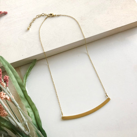 Curved Bar Necklace (Gold)