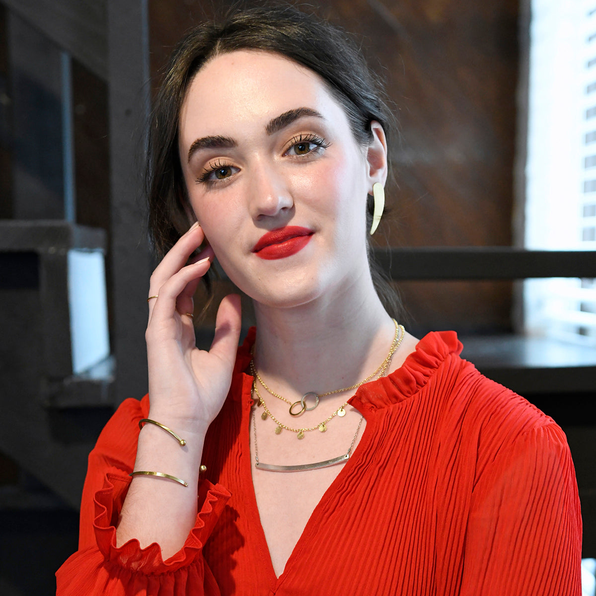 Curved Bar Necklace
