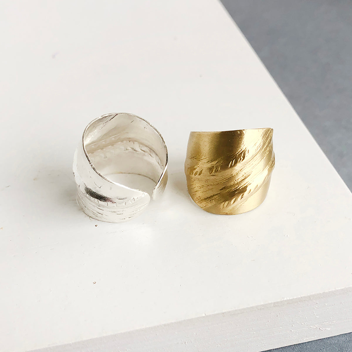 Diagonal Textured Ring WorldFinds