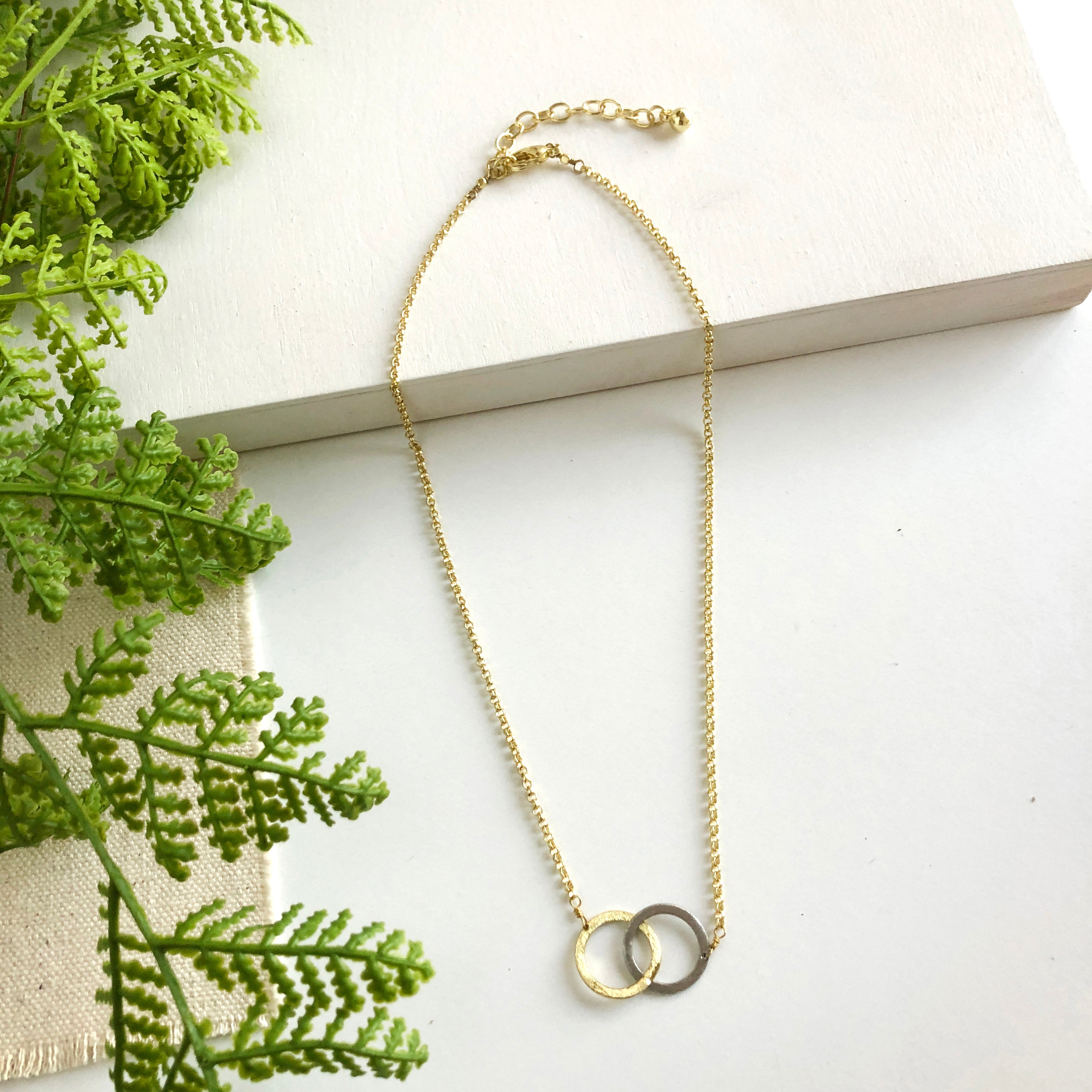Personalized Linked Circle Necklace – Mint & Lily