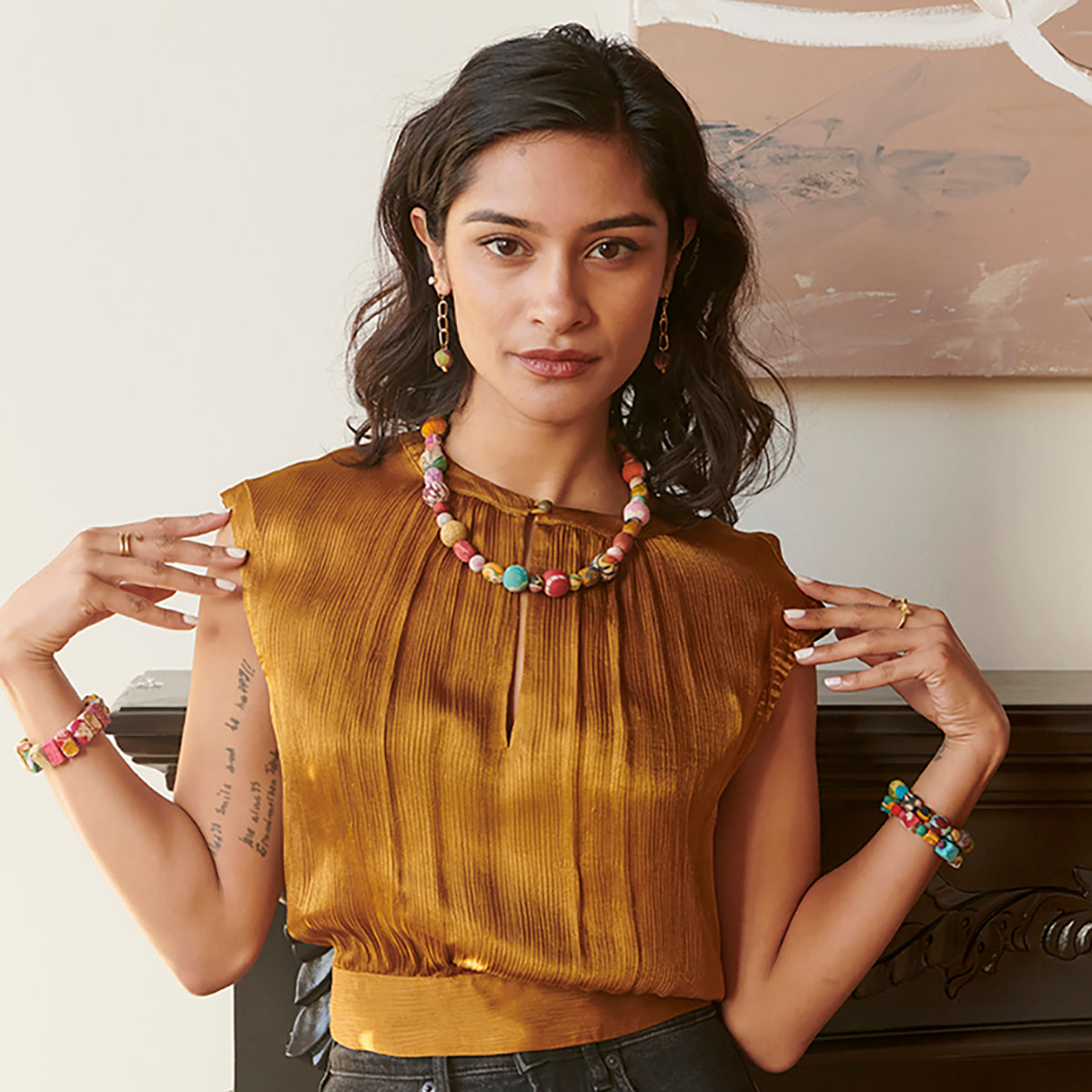 Load image into Gallery viewer, A model poses with the Kantha Calysta Necklace.
